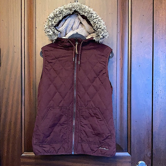Eddie Bauer Vest quilted sherpa lined with hood - Picture 3 of 16
